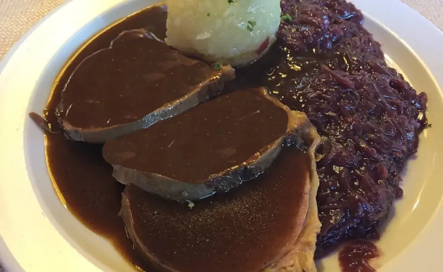 Sauerbraten-Rezept mit zartem Fleisch und kräftiger Sauce