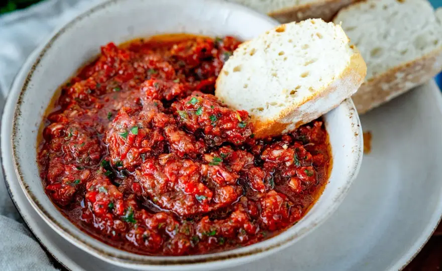 Acili Ezme selber machen mit Tomaten und Paprika