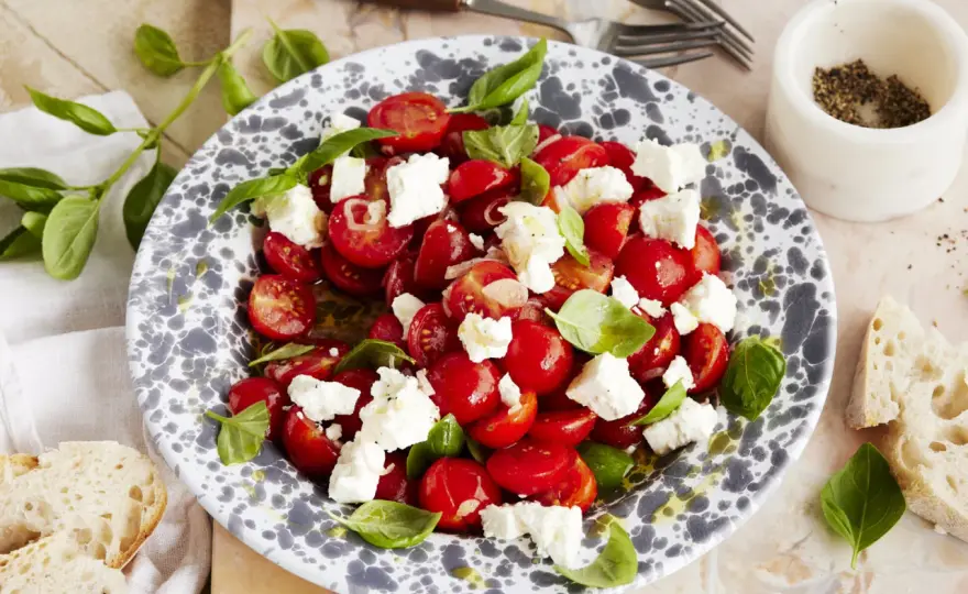 Tomatensalat mit Feta in 15 Minuten - einfach mediterran