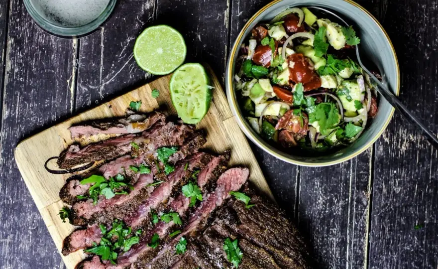 Flanksteak grillen und zart servieren - so gelingt es
