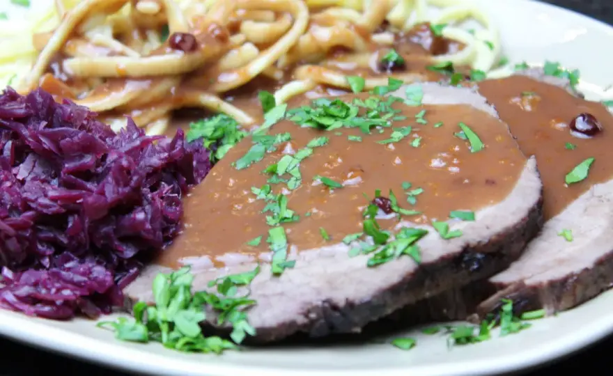 Sauerbraten einlegen - Beize, Einlegezeit und wichtige Tipps