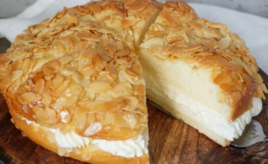 Bienenstich-Rezept mit knuspriger Mandelkruste