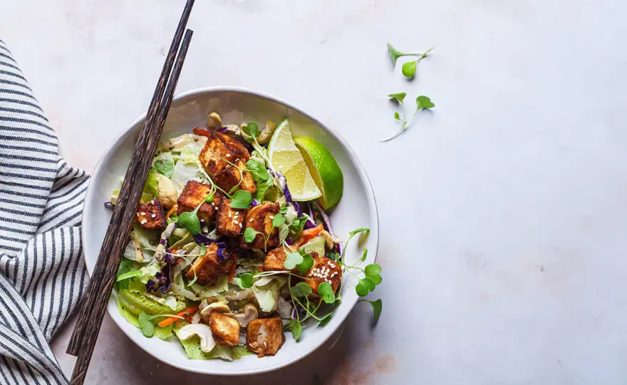 Knuspriger Tofu für Salate und Gemüse - einfache Rezepte