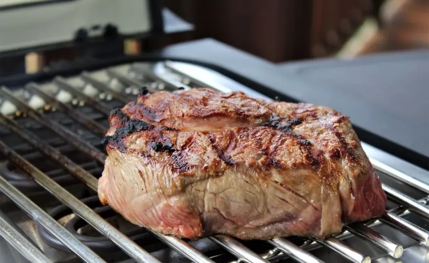 Steak auf dem Elektrogrill richtig grillen - so bleibt es saftig