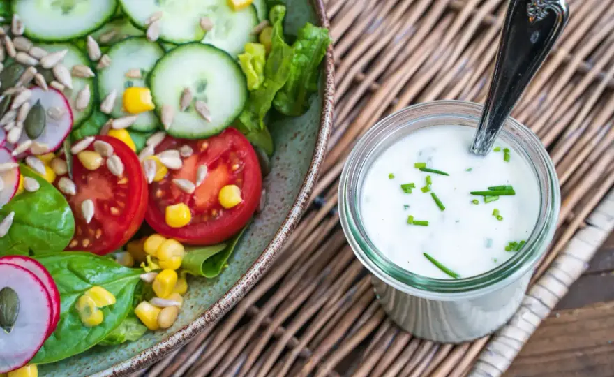 Joghurt-Dressing selber machen - Grundrezept und 4 Varianten