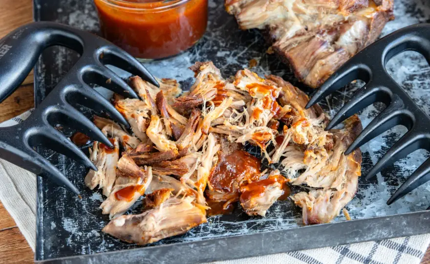 Pulled Pork sous vide - so wird es saftig und rauchig
