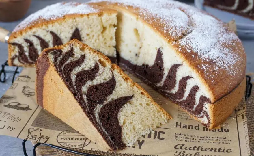 Saftiger Zebrakuchen mit perfekten Streifen