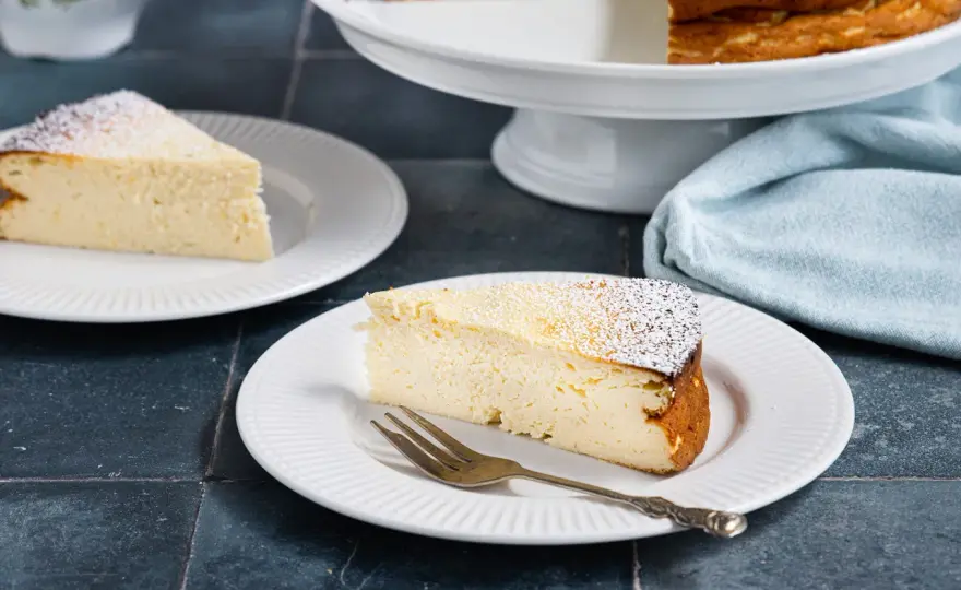 Quarkkuchen ohne Boden, der cremig bleibt und sauber steht
