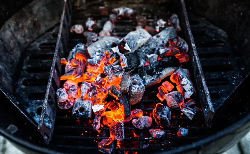 Wie viel Kohle zum Grillen braucht man? Richtwerte für jede Runde