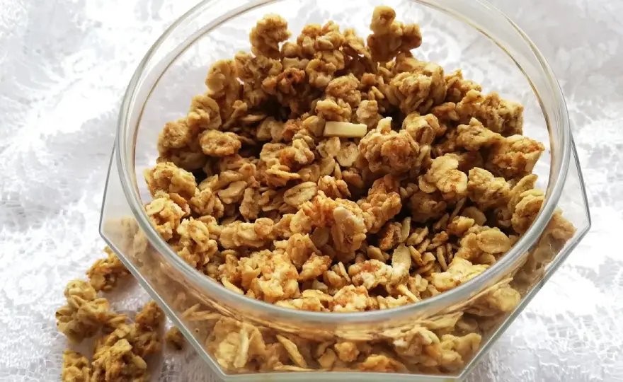 Knuspriges Granola selber machen und große Cluster backen