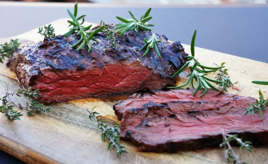Steak-Marinade richtig einsetzen für Kruste und zartes Fleisch