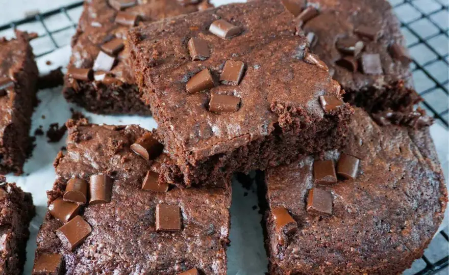 Zucchini-Brownies mit Schokolade - so werden sie saftig