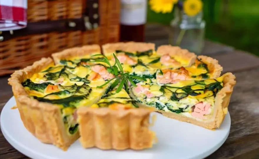 Quiche-Rezept mit knusprigem Boden und cremiger Füllung