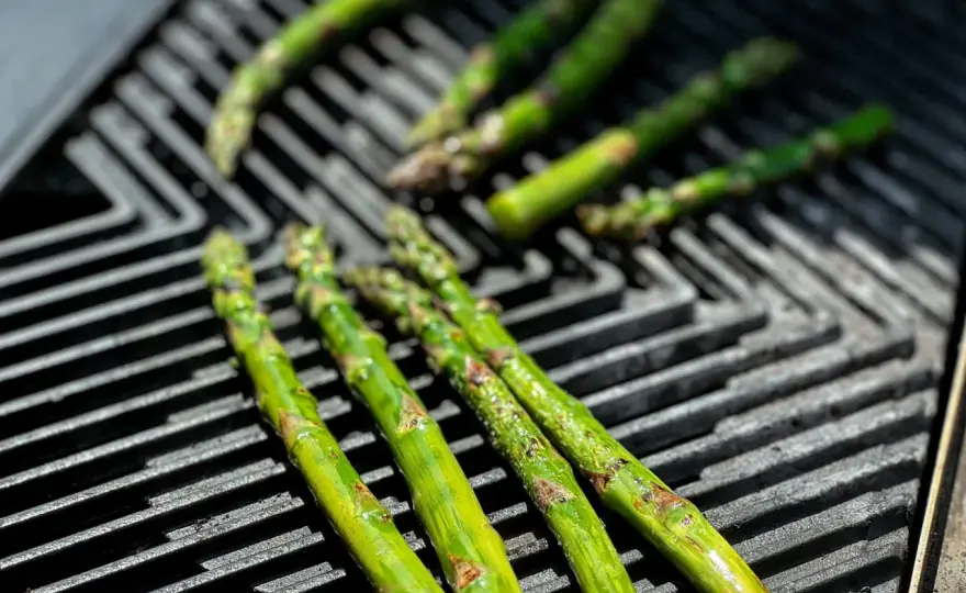 Spargel grillen auf dem Gasgrill - so bleibt er saftig