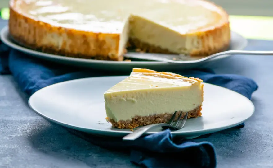 New-York-Cheesecake cremig backen ohne Risse