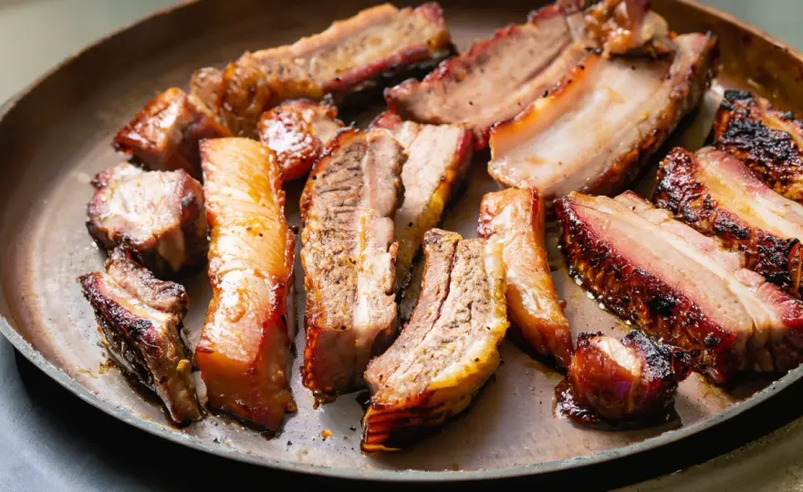 Schweinebauch im Ofen - so wird die Schwarte knusprig