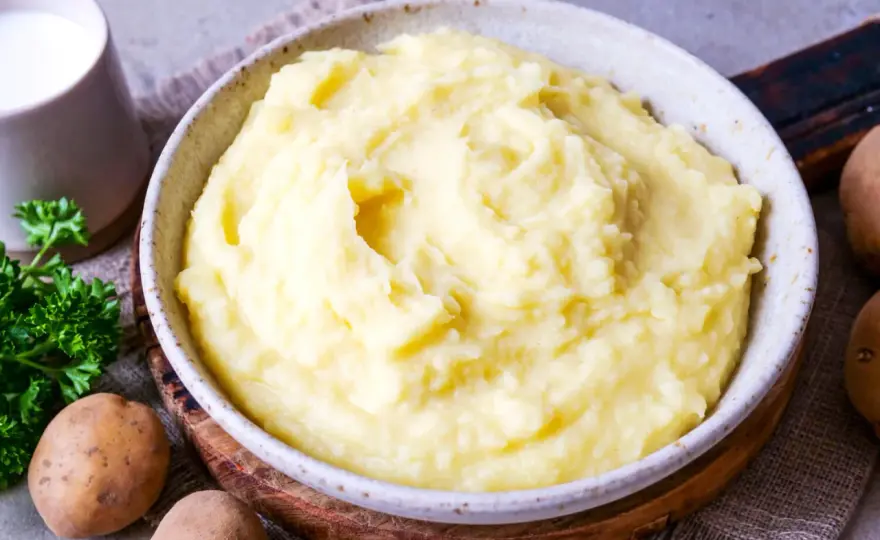 Cremiger Kartoffelbrei mit Butter und Milch - so gelingt er