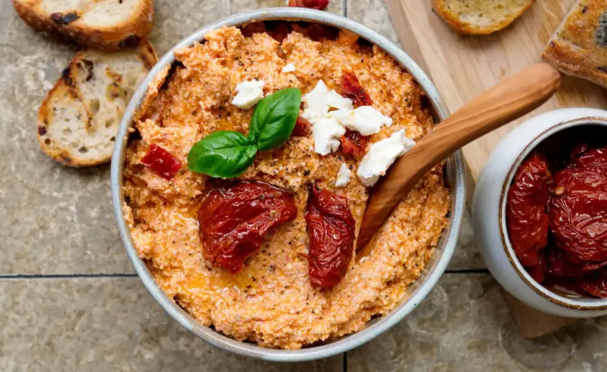 Feta-Dip in 10 Minuten - cremiges Grundrezept und Varianten