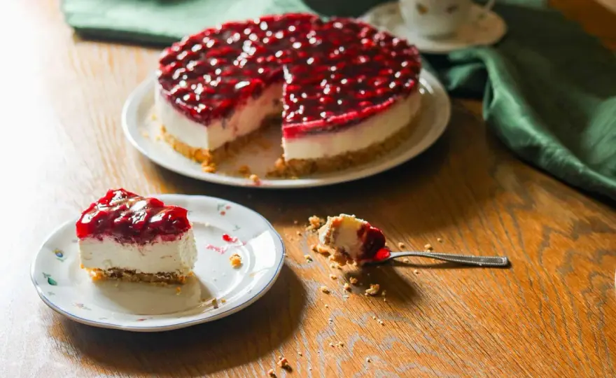 Kuchen ohne Backen - so wird er fest und bleibt cremig